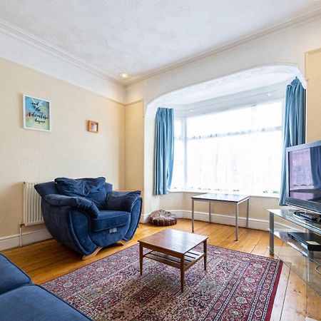 Guestready - Enchanting Life In Gorse Hill Manchester Eksteriør billede