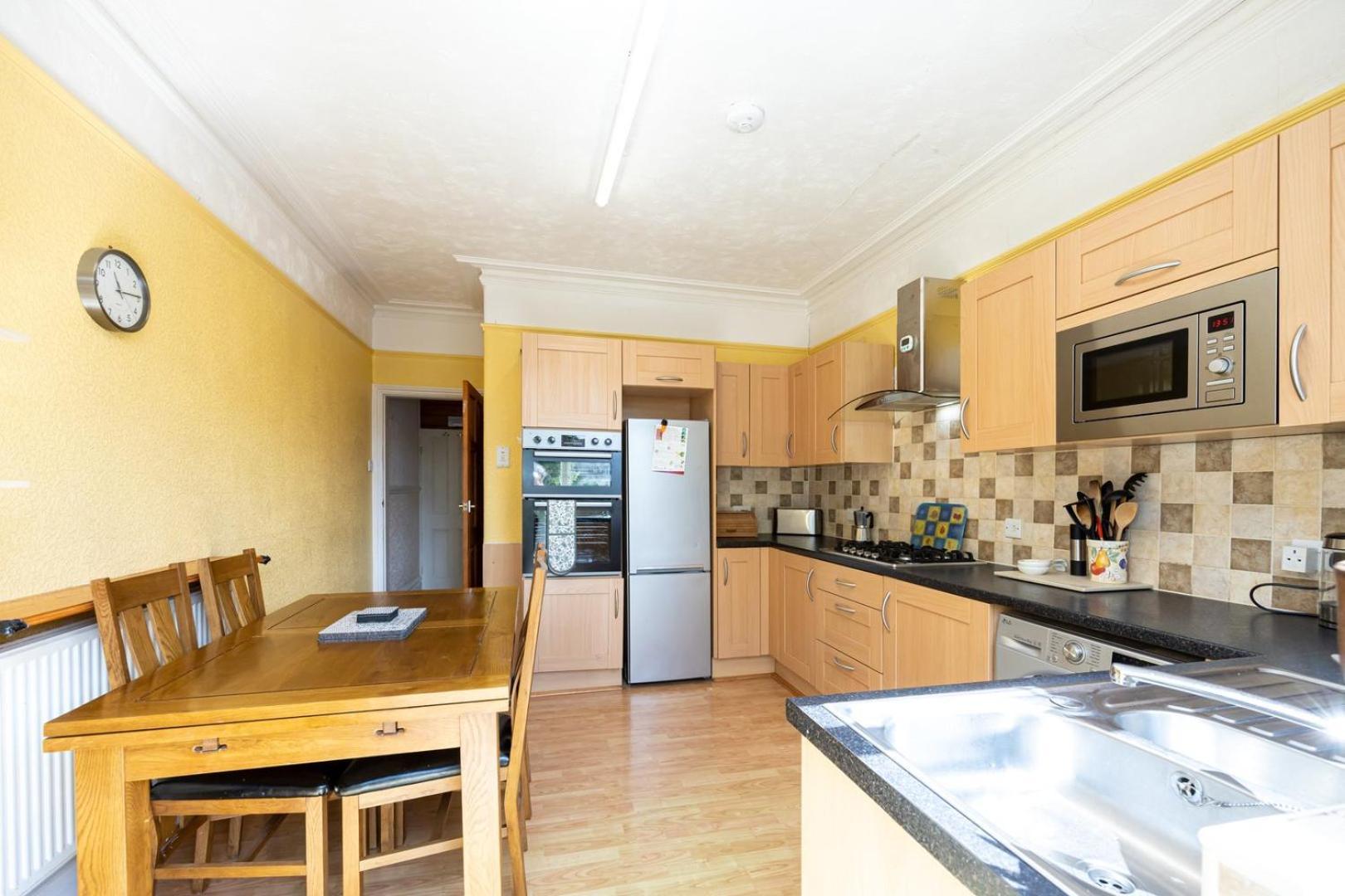 Guestready - Enchanting Life In Gorse Hill Manchester Eksteriør billede