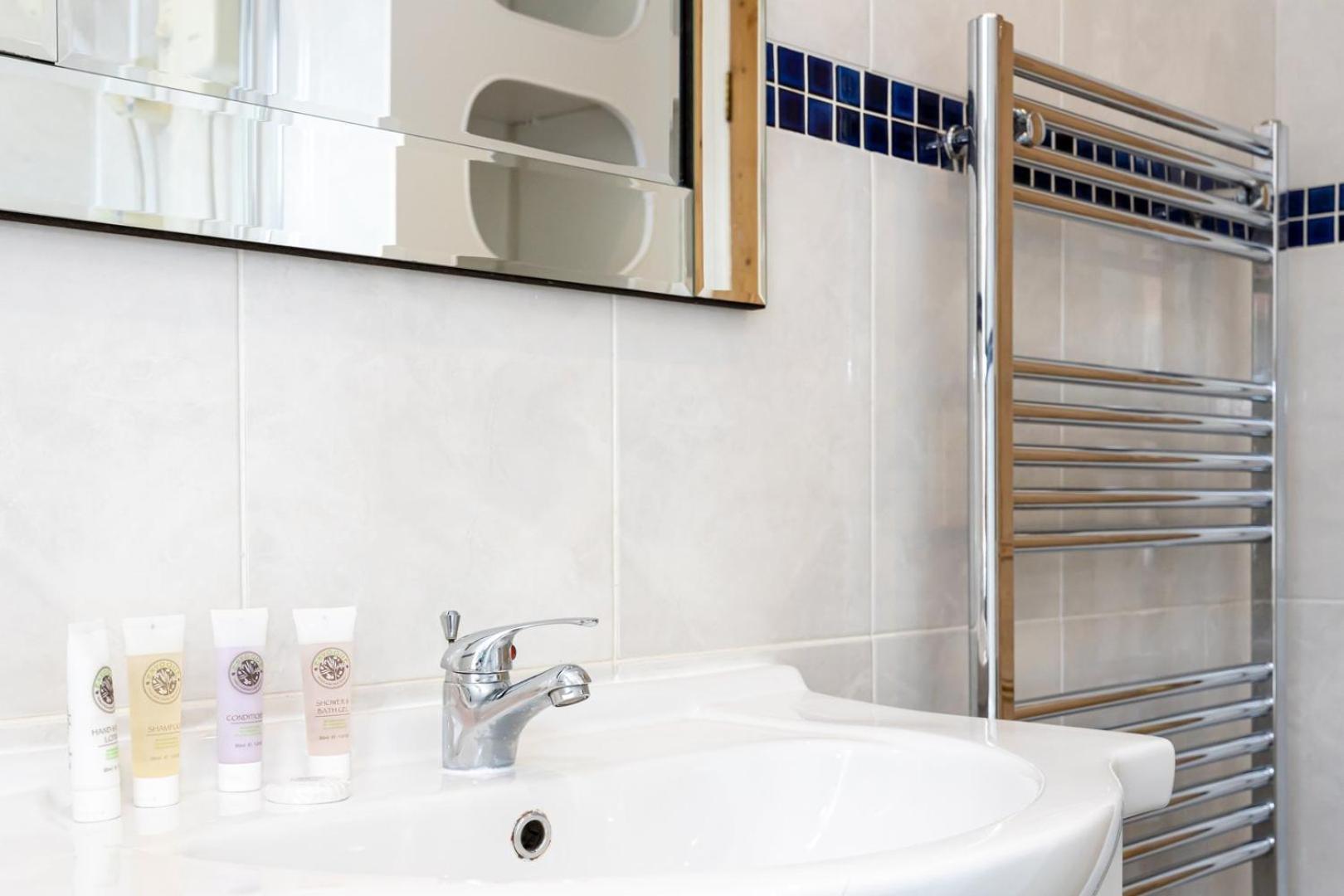 Guestready - Enchanting Life In Gorse Hill Manchester Eksteriør billede
