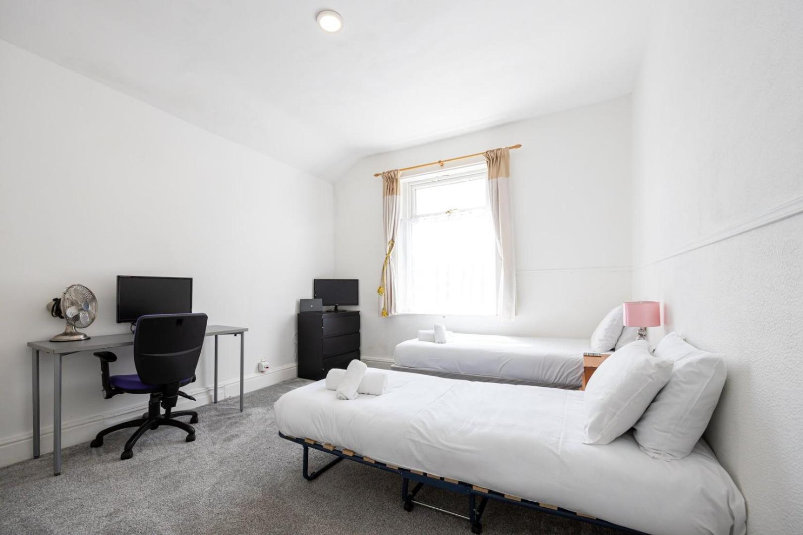 Guestready - Enchanting Life In Gorse Hill Manchester Eksteriør billede