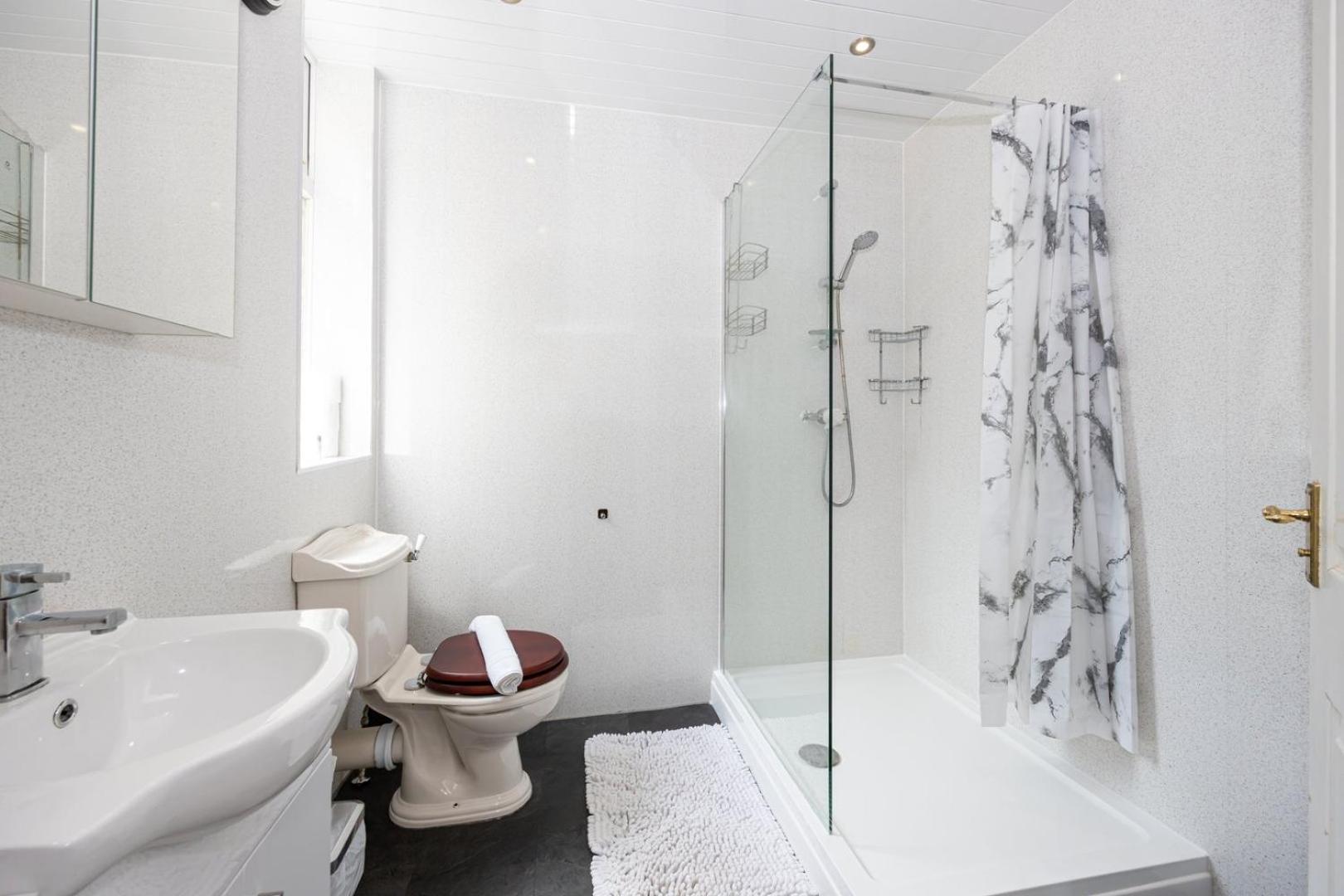 Guestready - Enchanting Life In Gorse Hill Manchester Eksteriør billede