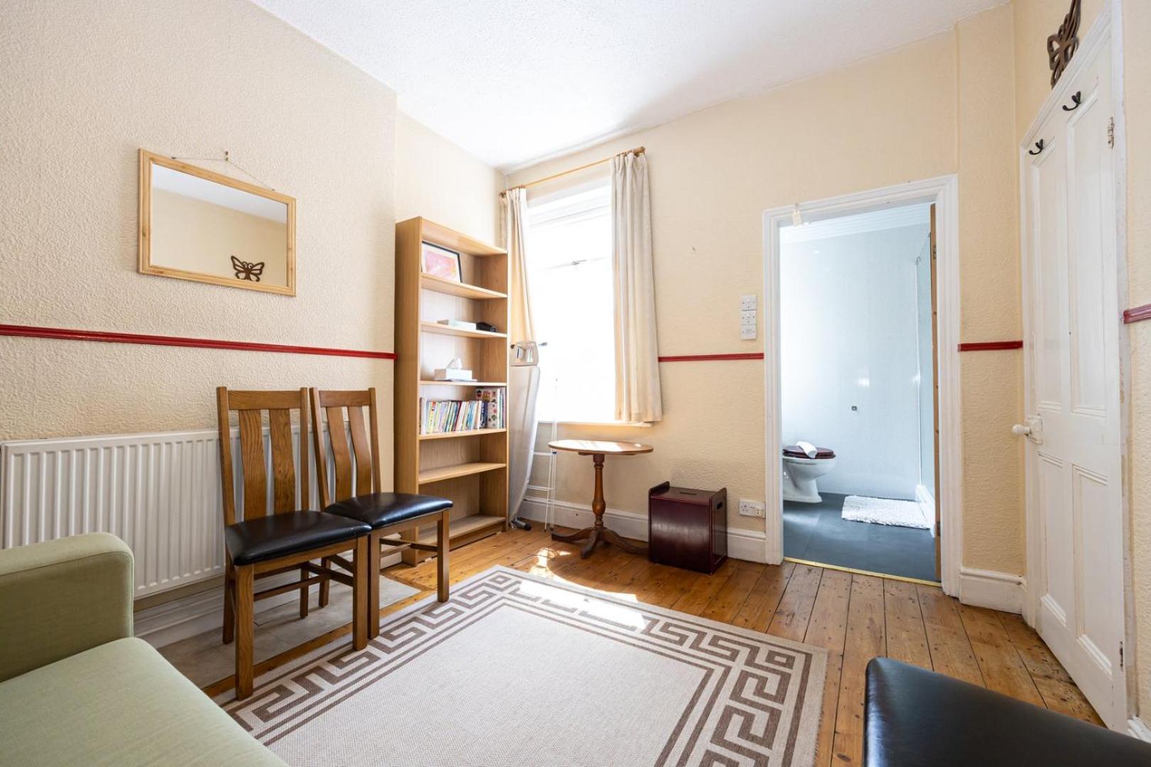 Guestready - Enchanting Life In Gorse Hill Manchester Eksteriør billede