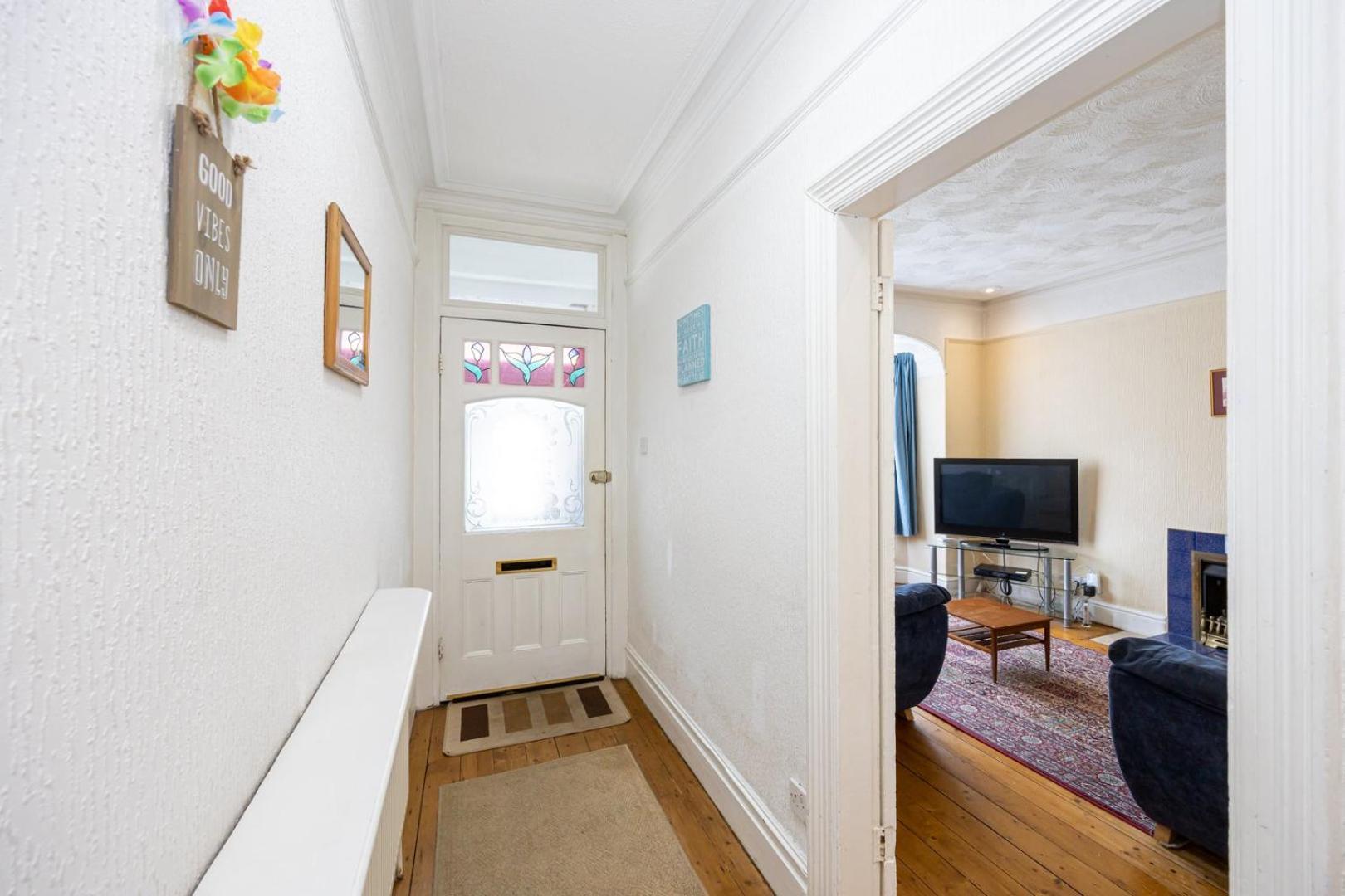 Guestready - Enchanting Life In Gorse Hill Manchester Eksteriør billede
