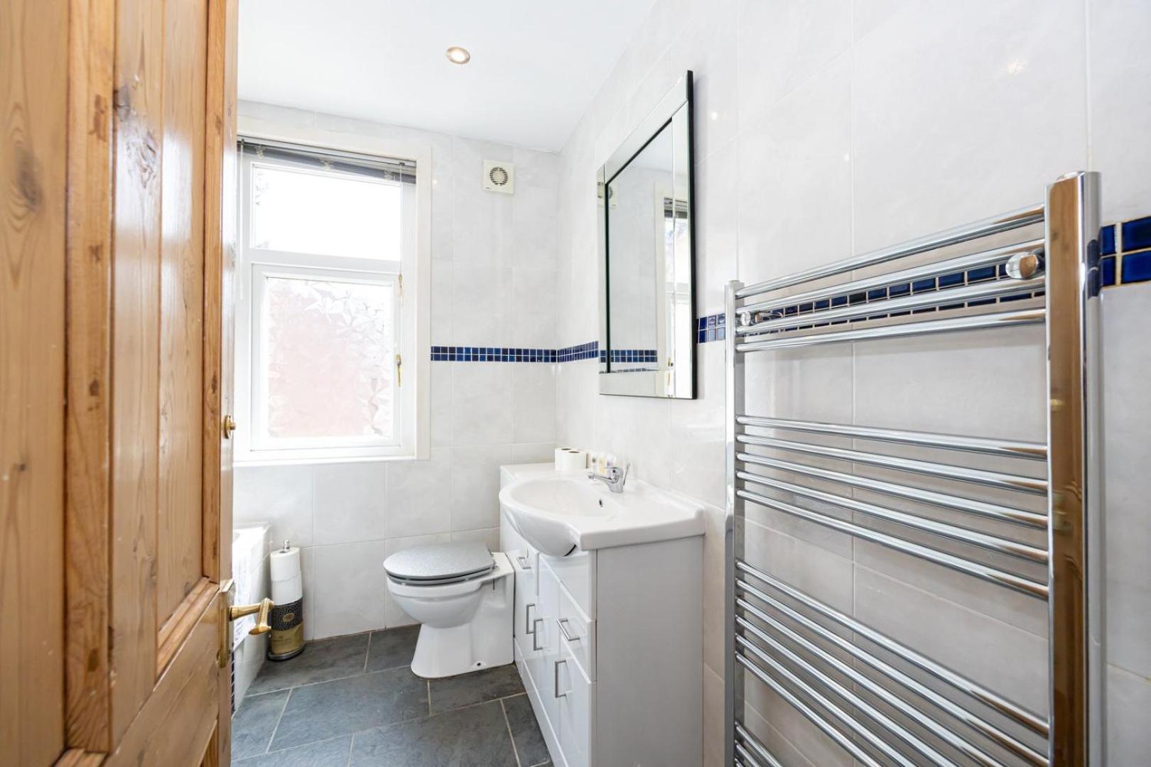 Guestready - Enchanting Life In Gorse Hill Manchester Eksteriør billede