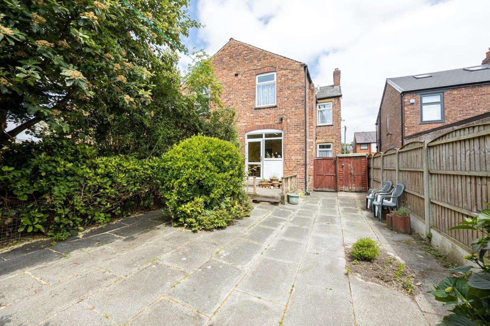 Guestready - Enchanting Life In Gorse Hill Manchester Eksteriør billede