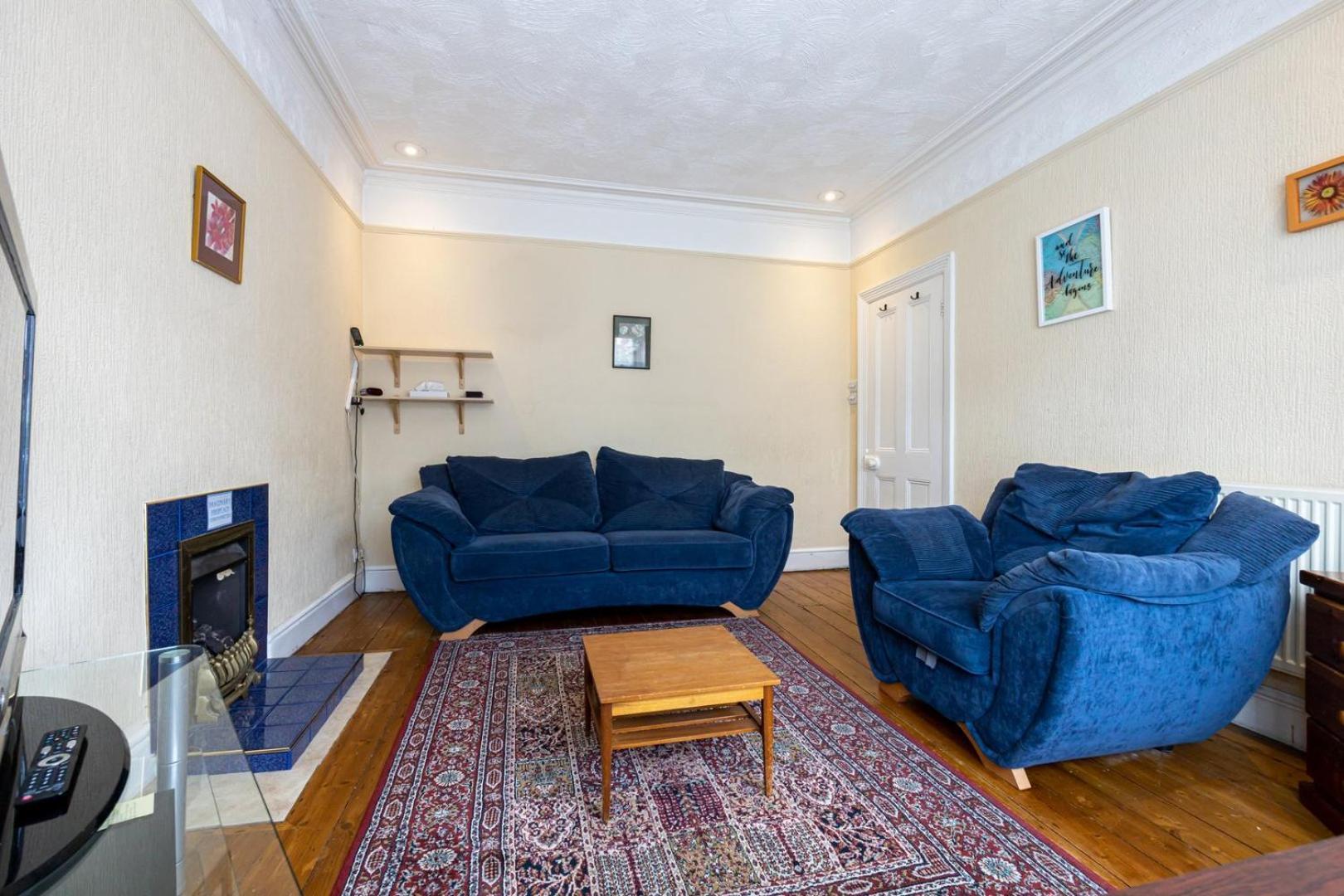 Guestready - Enchanting Life In Gorse Hill Manchester Eksteriør billede